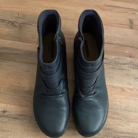 Clarks Collection Ankle Boots - Picture 1 of 6